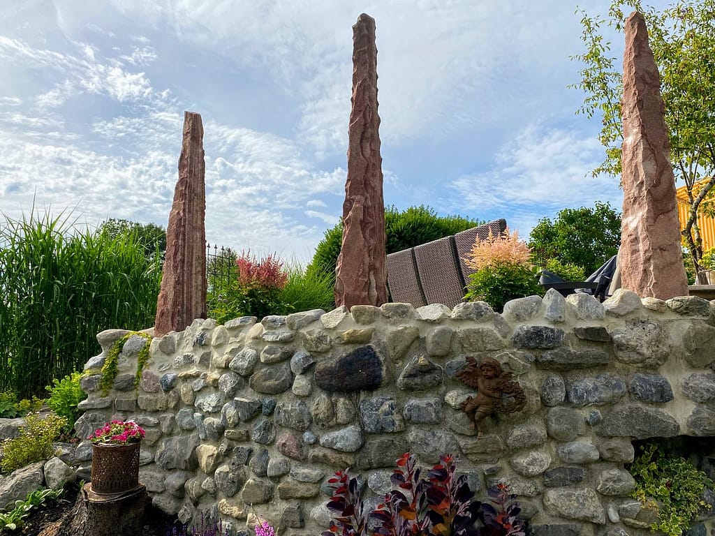eine Natursteinmauer